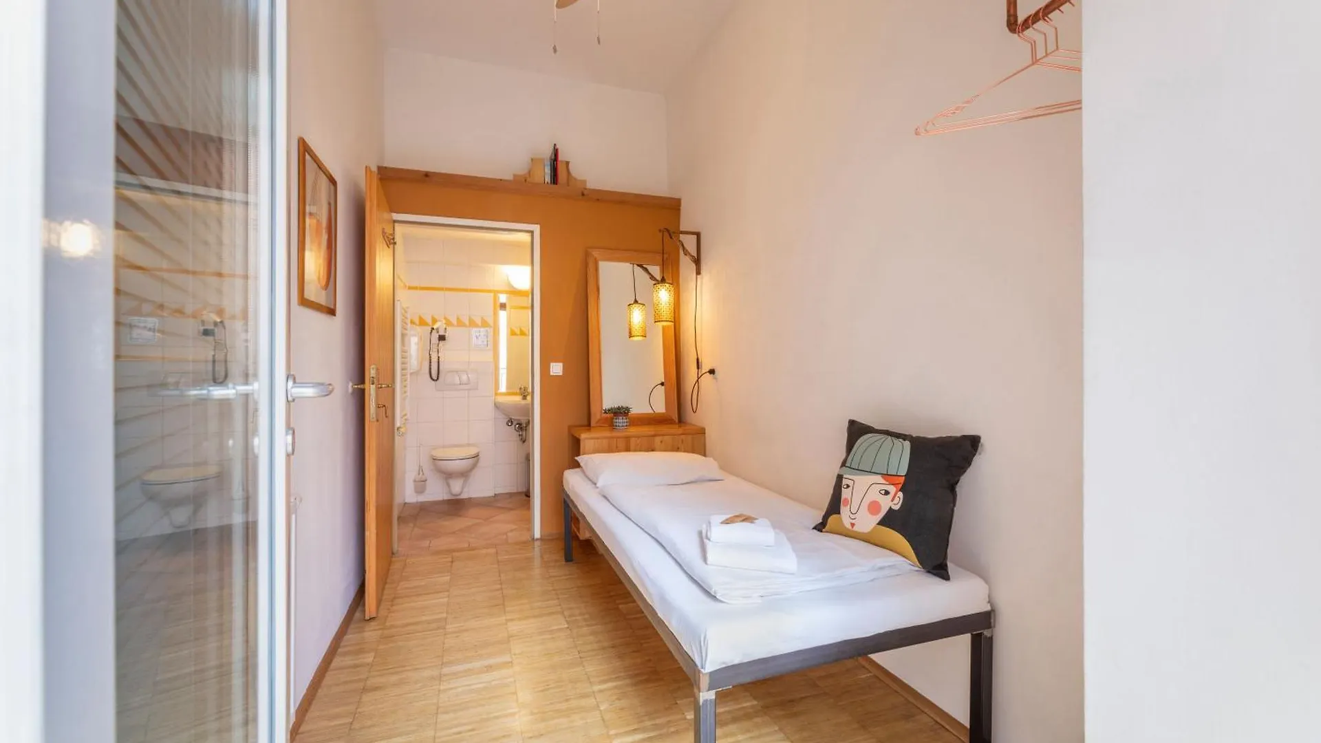 Vienna Hostel Ruthensteiner 0*,